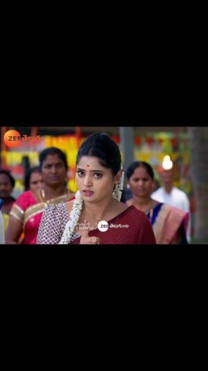 Sangeetha Kalyankumar Instagram - Thana thalli ni korada tho kottabothunna Suhasini ni aapina Mythili...Em jaraganundhi ?🤨🤨

Watch #JanakiRamayyaGariManavaralu Mon to Sat at 2:30 PM on #ZeeTelugu #ZeeTeluguPromo

@sangeetha_kalyankumar @madhulika_raj_sharma @anusharao