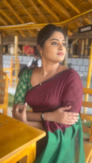 Sangeetha Kalyankumar Instagram - CSK 💛match 😂❤️😜 at shooting location 😉

#jrm #janakiramayyagarimanavaralu