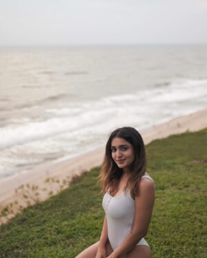 Saniya Iyappan Instagram - You are enough.
Every morning,every sunrise,every day.🌊☀️

@tripislife @yaami.2