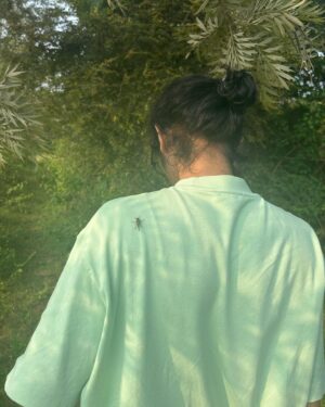 Sanjana Doss Instagram - A list of things that can heal you in just a day
(In no specific order) :

- Midway Madhur Vada   filter coffee
- Hunting for flat enough rocks (to skip) and chasing dragonflies by the lake
- constantly switching between Ali Sethi and Queen whilst on the road
- ordering half the menu because you want to try EVERYTHING and can’t make up your mind (no ghee no butter tho, chee)
- Realising fresh Ragi roti is the superior option (you’re welcome)
- Having your food adventures result in a happy belly bloat 
- Holding on for dear life on a kiddy carnival ride
- Playing with toiny puppies and giving them all names (no pictures included because we were too captured by their scrunched up little noses and smol faces)
- Giving tired bugs a ride on your shoulder 
- Top it all off with some delicious hazelnut ice cream

Feel free to add to the list 🤍