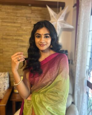 Sanjana Doss Instagram - ಸಂಕ್ರಾಂತಿ ಹಬ್ಬದ ಶುಭಾಶಯಗಳು 🫶🏻
Happy Habba y’all ✨🤍
MUA : @silken_makeupstudio