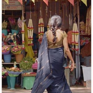 Sanjana Doss Instagram - Some beautiful frames at Malleshwaram Flower market 💓

Idea inspired by @amateurphotoclicker 

#ﬁlmmaking #filmmaker #streetphotographyindia #nammabengaluru #flowerphotoshoot #flowermarket #southindia #movingframes #indianphotostories #southindianphotography