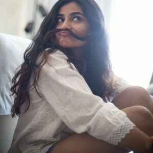 Sanjana Doss Instagram - Oh nothing just playing a  female lead in a romcom who's goofy, laid back (not like "other girls"), starts her day at 11am with upbeat pop music, sings while making breakfast and heads out to meet Liv, her best friend since kindergarten who pesters her to go out on dates but she doesn't want to because they're all dumb and she's focusing on her cupcake business. Y'all take it from here...
📸 - @himmatsodhiphotography