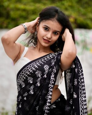 Sanjana Tiwari Instagram - 📸 🖤🤍✨

Shot by @mickey__creations