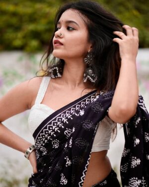 Sanjana Tiwari Instagram - 📸 🖤🤍✨

Shot by @mickey__creations
