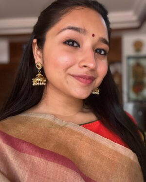 Sanjana dipu Instagram - Vishu Special 🪷
#vishu #saree #kochi #temple