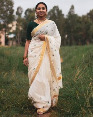 Sanjana dipu Instagram - From wrapping our mother's dupatta to draping the 9 yards, we all grew up.
.
.
.
Picture credits @natureskid__
Outfit @ownyourtradition

Styling and accessories #memyselfandi
