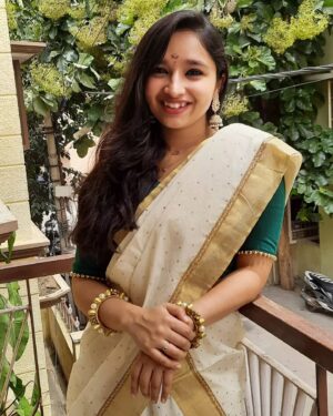 Sanjana dipu Instagram - Happy Uthradam ⚡🌻
.
#mulla #moothon #malayalamcinema #tamilcinema #samaramovie #onam #onamsaree #trending #uthradam #Kerala #bangalore #kochi #bengaluru