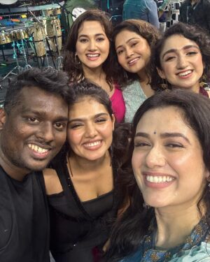 Sanjeeta Bhattacharya Instagram - Pinch me because this feels unreal! Absolutely overwhelmed by the love and so excited for you all to watch our film. There’s a surprise coming your way that you didn’t know you needed and I can hardly contain myself! Hint hint: me Jawan OST! (AAA!)
Here’s glimpses of an incredible evening con mis chicas y nuestro jefe! ♥️ 

#Jawan releasing in Hindi, Tamil and Telugu on 7th September 2023

P.S- swipe to see me try my luck speaking Tamil 👀

#Jawan #SRK #jawan7thseptember2023