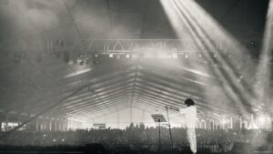 Sanjith Hegde Instagram - What a beautiful couple of shows it’s been w @gigmanlive and the boys. We played for over 70 thousand people in the last couple of weeks and I’m feeling mad grateful that so many of y’all over the years have made some of my songs a part of your lives, honestly overwhelmed at how beautiful this journey has been 
Thank you for patiently watching me jump around like a monkey on stage 

📷 ; @yashas_ps