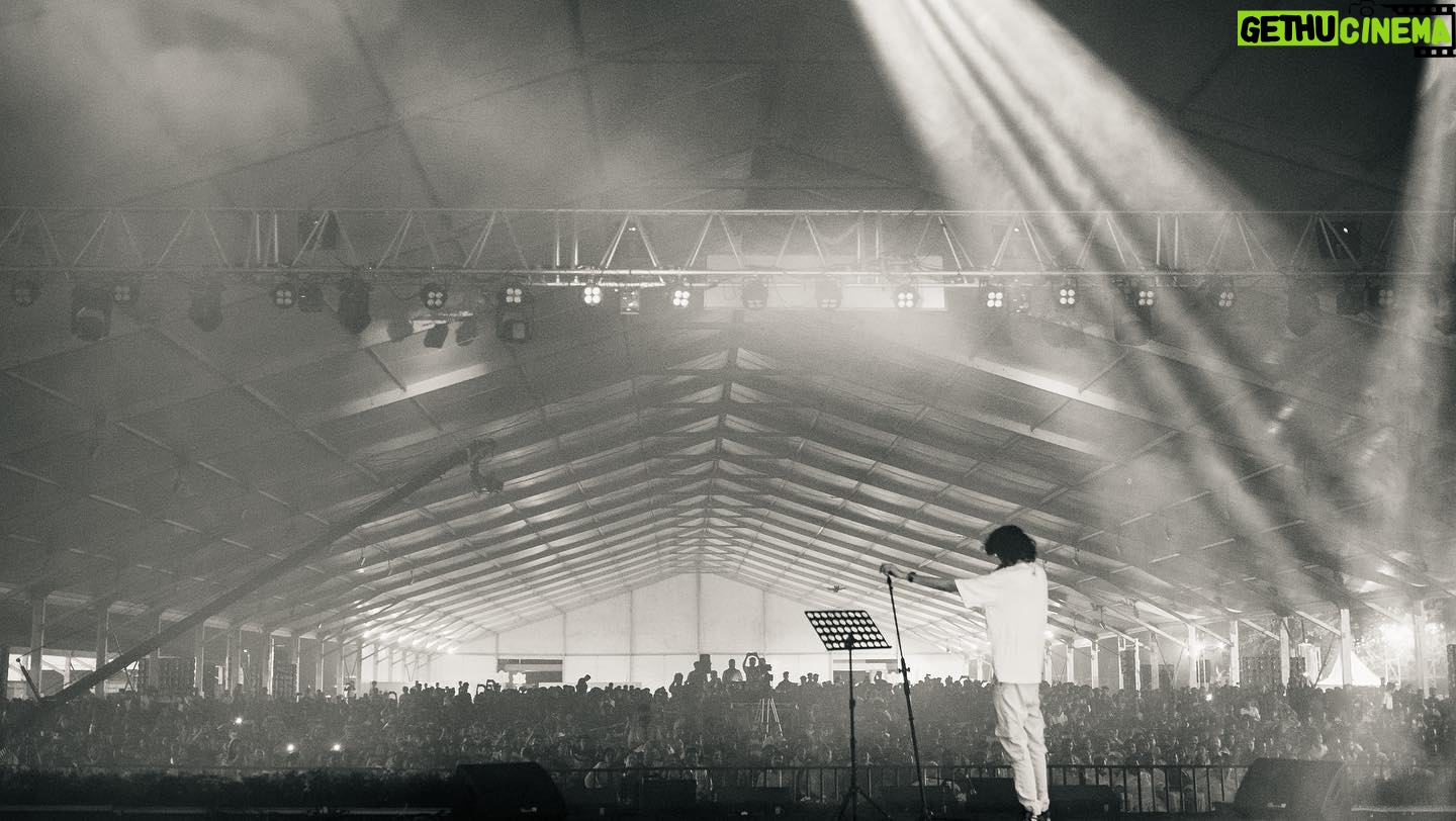 Sanjith Hegde - 55.8K Likes - What a beautiful couple of shows it’s been w @gigmanlive and the boys. We played for over 70 thousand people in the last couple of weeks and I’m feeling mad grateful that so many of y’all over the years have made some of my songs a part of your lives, honestly overwhelmed at how beautiful this journey has been
Thank you for patiently watching me jump around like a monkey on stage
📷 ; @yashas_ps