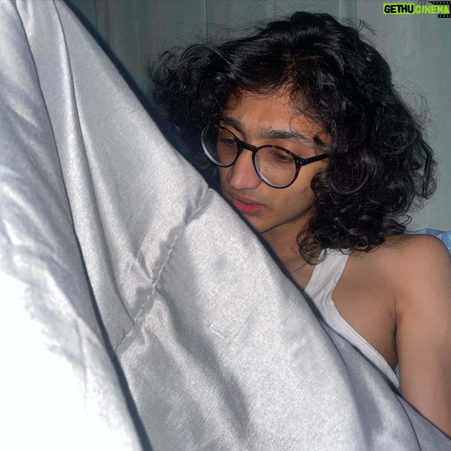 Sanjith Hegde - 78.4K Likes - Wrong answers only; ಥಟ್ ಅಂತ ಹೇಳಿ
1/ did the tea have shunti in it
2/ Harry Potter or dobby
3/ what song was being listened to
4/ how many pairs of shoes have gone missing in the last 4 months
5/ should Holi be played every week
6/ how many jackets is too many jackets