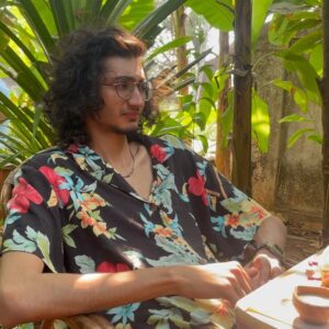 Sanjith Hegde Instagram - Wrong answers only; ಥಟ್ ಅಂತ ಹೇಳಿ 

1/ did the tea have shunti in it 
2/ Harry Potter or dobby 
3/ what song was being listened to 
4/ how many pairs of shoes have gone missing in the last 4 months 
5/ should Holi be played every week 
6/ how many jackets is too many jackets