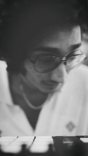 Sanjith Hegde Instagram - Sathyabhaame is the most cheeky Kannada song to ever exist

Shot by @ameenabdulah 🐒