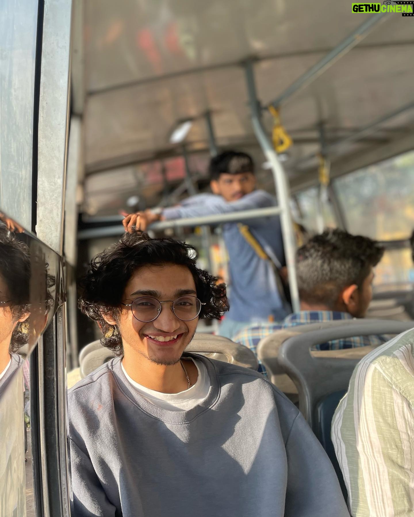 Sanjith Hegde - 163.8K Likes - Happy pictures from a bus
📷 @bohemianlensman