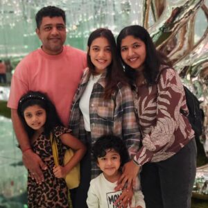 Santhi Mayadevi Instagram - ❤️💫💫💫#ayawafimalldubai#familytime#uae
@shijjur 
@rekha.rajasekharan
