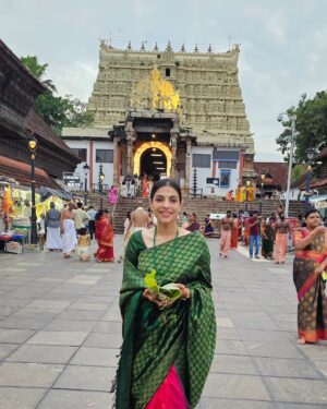 Santhi Mayadevi Instagram - Shooting at TVM #neru#infrontofpadmanabhaswamytemple🏯🙏
@lintajeethu