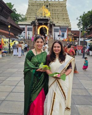 Santhi Mayadevi Instagram - Shooting at TVM #neru#infrontofpadmanabhaswamytemple🏯🙏
@lintajeethu