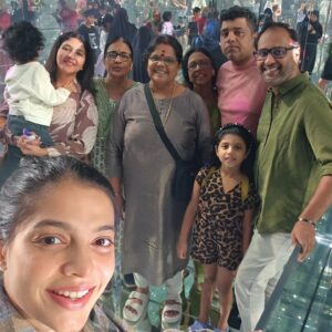 Santhi Mayadevi Instagram - ❤️💫💫💫#ayawafimalldubai#familytime#uae
@shijjur 
@rekha.rajasekharan
