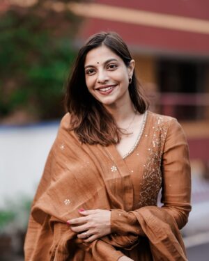 Santhi Mayadevi Instagram - That smile 😊✨❤️

On frame : @santhi_mayadevi 
Styled by: @amritha_lakshmi___ @styledby_al_ 
Costume : @kalaakaari 

.
.
.
#insta #instagram #instadaily #lyf #reels #happiness #smile #feelgood #photo #photoshoot #sony #sonyalpha