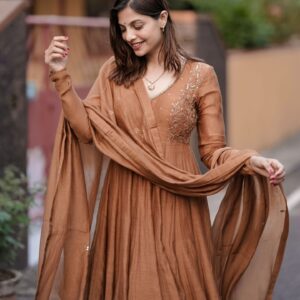 Santhi Mayadevi Instagram - 🤎💫
📸# @__a_wanderlust
@arjun__photography___
Styledby :  @amritha_lakshmi___  @styledby_al_ 
Costume : @kalaakaari