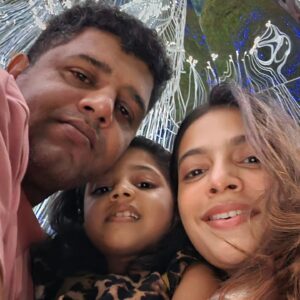 Santhi Mayadevi Instagram - ❤️💫💫💫#ayawafimalldubai#familytime#uae
@shijjur 
@rekha.rajasekharan