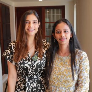Santhi Mayadevi Instagram - ശാന്തി വക്കീലുമായുള്ള വർത്തമാനം.നേരിന്റെ സ്ക്രിപ്റ്റ് റൈറ്ററെന്ന രീതിയിൽ സിനിമയെക്കുറിച്ചും ജിത്തു ജോസഫുമായുള്ള അസോസിയേഷനെക്കുറിച്ചും നേരിലെ മോഹൻലാലിനെക്കുറിച്ചുമൊക്കെ സംസാരിച്ച് ഞങ്ങൾ ലിയോയുടെ വിശേഷങ്ങളിലെത്തി.. അവിടെ നിന്ന് പറഞ്ഞ് പറഞ്ഞ് കോടതിയിലെത്തി. സമകാലിക സംഭവങ്ങളിലും ക്രിമിനൽ അഭിഭാഷക എന്ന രീതിയിൽ ഏറ്റെടുത്ത കേസുകളിലെ അനുഭവങ്ങളെക്കുറിച്ചും വക്കീൽ സംസാരിച്ചു. പിന്നീട് പഴയ ഗാനഗന്ധർവൻ ഓർമകൾ പങ്കു വച്ചു.എല്ലാം കഴിഞ്ഞപ്പോൾ ഒരു ഒന്നര മണിക്കൂർ പിന്നിട്ടെന്ന് ഓർമ വന്നത്.കേട്ടിരുന്നെനിക്ക് മതിയായിട്ടില്ല..പക്ഷേ.. മറ്റ് തിരക്കുകളിലേക്ക് വക്കീലിനെ ഫ്രീയാക്കേണ്ടതുണ്ടല്ലോ.അപ്പോൾ കുറേ വിശേഷങ്ങൾ ഫസ്റ്റ് പാർട്ട് ഇന്റർവ്യൂവിലുണ്ട് ജിൻജർ മീഡിയ എന്റർടെയിൻമെന്റ്സിൽ