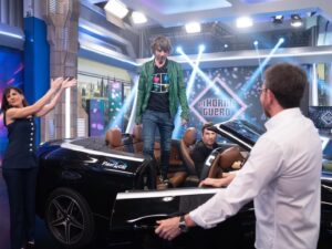 Santi Millán Instagram - Todo un honor convertirme en ‘Invitado Platino’ de @elhormiguero presentando ‘Espejo-Espejo’ con @malenaalteriooficial #muchasgracias
#unhonor