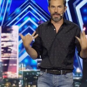 Santi Millán Instagram - Última audición de la temporada! Hoy hay que dar el pase de oro de @paz_padilla! 
Espero estar a la altura!! 
Ya me diréis que os parece. #gottalentespaña #pasedeoro🛎