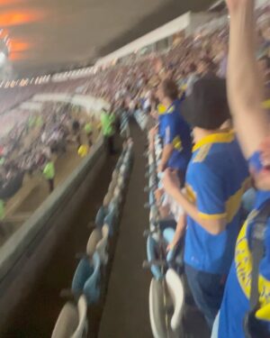 Santiago Achaga Instagram - Los colores no se negocian, en las buenas y en las malas más. Si algo puedo decir: la experiencia fue INOLVIDABLE. GRACIAS BOQUITA 💙💛💙 (el último video no tiene desperdicio) @alaimofrancisco @yaztravel