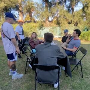 Santiago Achaga Instagram - Finalmente terminó Buenos Chicos 🥲 Gracias a todos los que nos acompañaron durante esta larga historia, a los que confiaron en mi para este proyecto, a quienes trabajaron durante meses para hace esta novela realidad y gracias a vos chinito ♥️🙏🏼 les dejo algunos momentos random y hermosos de nuestro viaje, gracias siempre.