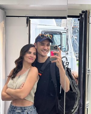 Santiago Achaga Instagram - @mmicariera y yo queríamos saber que opiniones tenían acerca de Mía y Chino entonces habilitamos la sección de comentarios para que nos dejen saber ⬇️♥️
