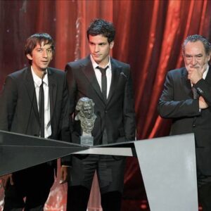 Santiago Cabrera Instagram - #tbt Aquí en los #premiosgoya 2010 coronando la linda experiencia que fue #lavidadelospeces de @matiasbize  Su estreno fue Hoy hace 11 años. Feliz aniversario #lvdlp.  @blancalewin  Today is the 11 year anniversary of LaVidaDeLosPeces. Here we are in Madrid receiving the Award for Best Latin American Film at the 2010 Goya’s. Happy Anniversary #tbt #cinechileno
