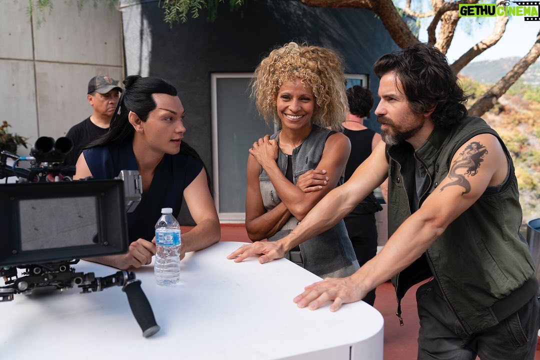 Santiago Cabrera - 9.9K Likes - Season Finale has landed! Thank you everyone that’s been watching #Picard, your support is felt and has been amazing. A reminder to those waiting to catch up, you can watch for free until April 23rd on @cbsallaccess using the code GIFT. See you on the next adventure!
Llegó el último capítulo de #picard. Gracias a todos que han seguido la serie, el apoyo se siente y ha sido increíble. A los que todavía no están al día, la pueden ver en el mundo entero por @amazonprime. Hasta la próxima aventura!