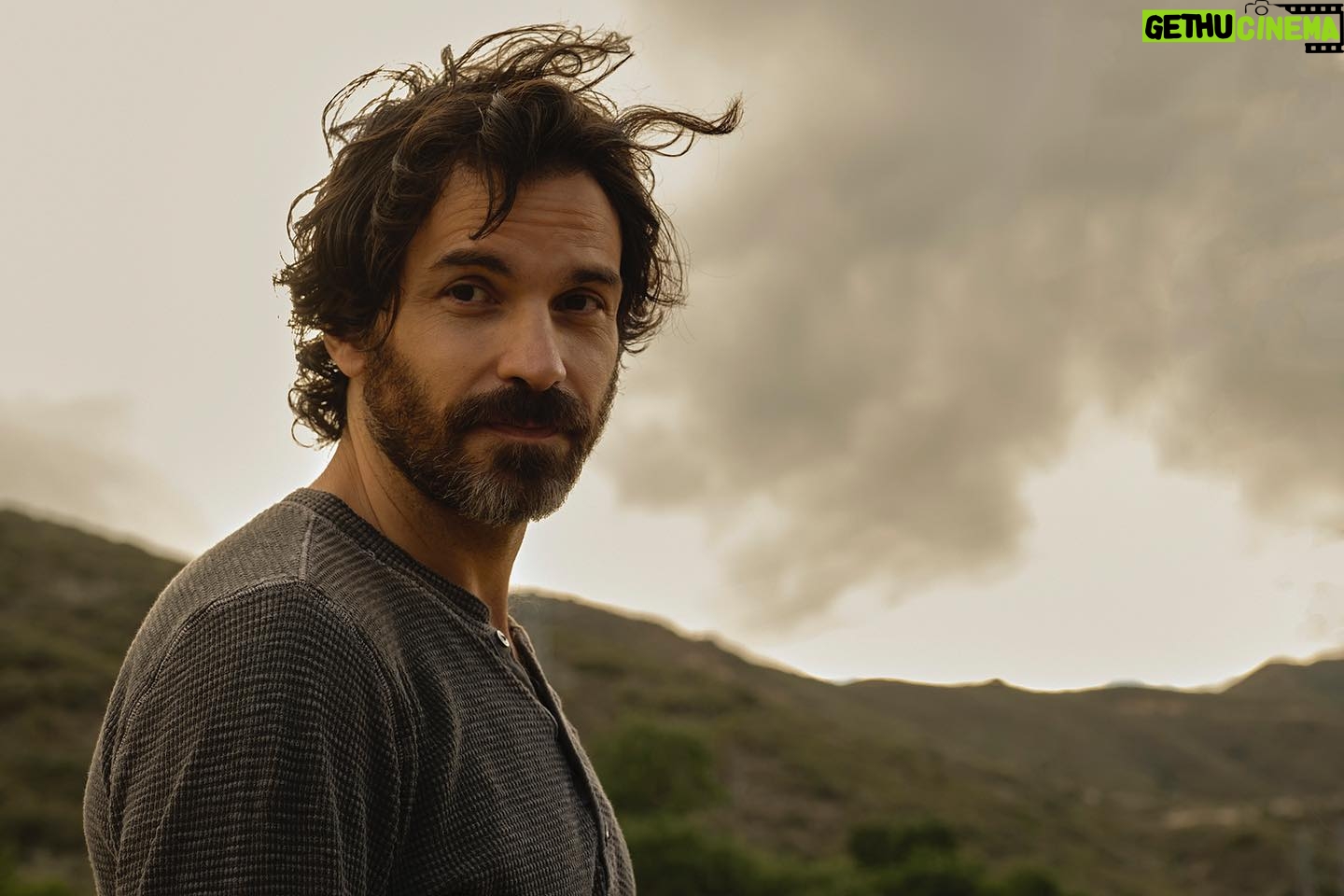 Santiago Cabrera - 10.9K Likes - Yes, it was windy that day. You can see it for yourself. New episode available now. @startrekonpplus #startrekpicard Si, había viento ese día. Pueden verlo uds mismos. Hoy nuevo capítulo de #picard #spacehair