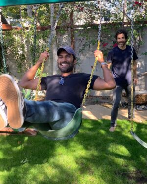 Santiago Cabrera Instagram - #repost @sendhil_rama Nice one bruv, always a pleasure. Next play date we have is hopefully without the social distance, that way I can push you on the swing for reals 😉