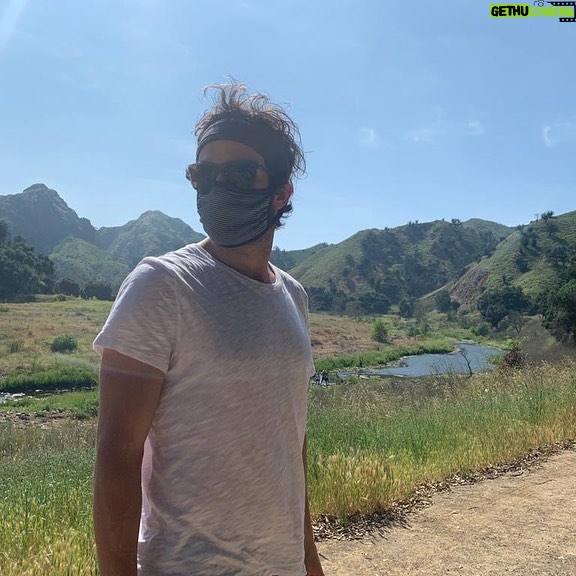 Santiago Cabrera - 15.6K Likes - From our family to yours. Hope everyone’s well. Staying safe and sane. #wearamask #bekind De nuestra familia a la vuestra. Espero estén todos bien. Manteniéndose cuerdos y sanos #seamable #usamascarilla