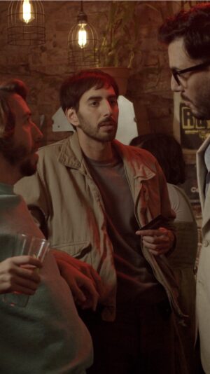 Santiago Korovsky Instagram - El Hombre Lobby
Cuidado, viene por vos. Próximamente, en ningún lado.

Créditos:
Guión y dirección. @santikorovsky
Codirección. @juliantagle
Elenco. @santikorovsky - @martinpiro - @martingarabal - @mmafiachina - @cualquierverdura_
Producción. @sarah.foks y @malebozzano
Asistencia de dir. @caosdecosas
Dirección de foto. @fedejlb
Dirección de arte. @nosoylaexdemt
Vestuario. @nosoylaexdemt - @secndly
Maquillaje. @aycanay_
Sonido directo. @jotapexi 
Montaje. @danteperini - @santikorovsky
VFX. @digitalcapo
Corrección de color. @desarmaleo
Asistencia de prod. @pablobozzano13 
Refuerzo de prod. @luciladearizmendi
Gaffer. @ianpojo
Foquista. @cirozanela
Eléctrico. @nosoylolaromero - @fmachado_p - @chubaca19 
Data manager. @danteperini
Asistencia de arte. @maria.neyra - @ursulokita - @ritalak_ - @agustincelone - @solansh.rar
Gráfica. @maria.neyra
Asistencia de sonido. @prixie.v
Producción comercial. @jessicajalife y @palo.delajara
Supervisor de post. @danteperini
Post de sonido. @manudeandres
Diseño de títulos y créditos. Martina Santiago - Lucía Villanes
Catering. @marasapir - @pomona.deli
Agradecimientos. Agustin Areal Velez, Agustina San Martin, Belén Chavanne, Daniela Yanet Galimany, Dante Perini, Florencia Tundis, Gaspar Gonzalez Wulfsohn, Igal Novitzky, Juan Richards, Macarena Ana Grimberg, María Neyra Seva, María Belén Zavala, Mariano Mosquera, Melanie Giser, Nicole Giser, Segundo Etchebehere, Pedro Vinue, Tomás Riquelme, Gastón Gordon, Paloma Odriozola, Carolina Spataro, Stella Maris Vazquez, Roman Martino, Charlone Cervecería, Fundación Itaú, Rowing Rental, Bolivia, Silvio Sierra y Mecenazgo.

Esto es Algo de Carlos.