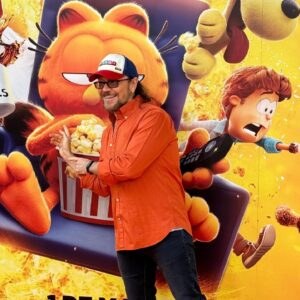 Santiago Segura Instagram - Mañana llega un estreno al que le tenía ganas!!!
“GARFIELD la película”
Este gato (que curiosamente tiene la misma voz que yo) pretende divertiros y entreteneros desde este 1 de Mayo en todos los cines!
No os la perdáis!!!