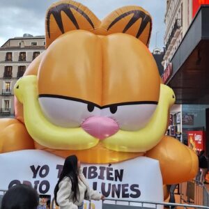 Santiago Segura Instagram - Mañana llega un estreno al que le tenía ganas!!!
“GARFIELD la película”
Este gato (que curiosamente tiene la misma voz que yo) pretende divertiros y entreteneros desde este 1 de Mayo en todos los cines!
No os la perdáis!!!