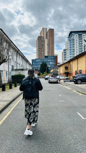 Sanusha Instagram - When you take the statement “whatever that hurts you, let it go” too seriously !! P.s., even the thing that hurts you, is your shoes, anguu vittttu kalayanam mishtarrr🙈😂 
Allelum Nammal Malayalikaloda 😌
London’l thirakulla mallukalil barefoot nadannilllaaann Venda !! 😎😝 
Make every second count eh 🙈😄❤️
🎥 @itsseonmul 😄❤️

#nobodycares #uk #london #happy #life #unbothered #lifestyle #anythingbutordinary #malayalis #trending #trendingreels