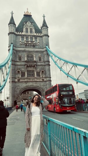 Sanusha Instagram - Naad Evide aanengilm pattyshow’kkk maathram oru kuravumillllaaaa 😅
Dear UK, no matter how muchever your tantrums with weather goes on, Njammale tholpikkaaan aavillle makkaleeee 🥹😎🤓 (En thanuthvirach le njan) 
P.S., aa kuda ente alla, njangalude Aesthetic Giftymolde aanu.. 
🎥 by Leaderrrr 😉 @itsseonmul 
 #london #uk #life #weather #ukweather #wind #happiness #happy #love #loveyourself #wanderlust #explorer #exploring #exploremore #trending