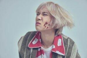 Saori Izawa Instagram - pierce attack!☄️👽

SICK SESSION vol.01  @sick_shibuyatokyo

MODEL @saoriizawa 
PHOTOGRAPHER @michito_goto 
HAIR＆MAKE @mizuki.akai 
STYLIST @hiroakiyama 

ALLCLOTHES by SICK