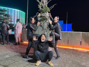 Saori Izawa Instagram - John wick Chapter4

The movie is now showing in Japan.Thank you so much @kawakou85 and @chadstahelski for giving the opportunity.

I feel so blessed to be  @rinasonline Rina’s stunt double. I've really enjoyed spending the time with her.

I’m so proud to join this stunt team. Their skills are truly inspiring. I hope we can work together again soon🤞

Thank you guys!!!