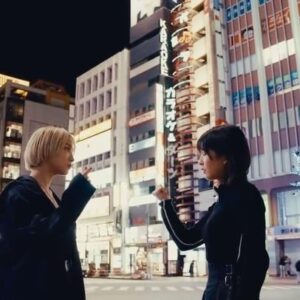 Saori Izawa Instagram - Short film “The snap”

Director & DP @junpeisuzuki155 
Assistant @sanomadoka_photo 
Fight choreo @saoriizawa 
Cast @sen_fujimaru  and me

🫰🫰🫰

My jacket : CHAMPION BLACK EDITION
@champion_japan 
Thank you for clothing provided 
by @utspr , @irobex and @atsukomz