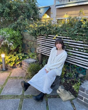 Saori Izawa Instagram - 先週末のイベントありがとうございました🫰

誠さんはぴば&トーシネ祭　
久々登壇、たくさん話せて楽しかった

White sweater provided by @prestigeapparel_official 
Thank you🤍