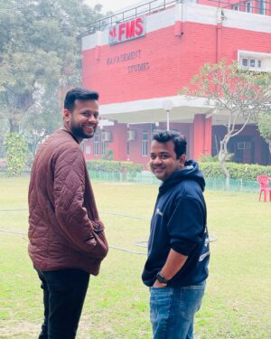 Sapan Verma Instagram - One cold January morning, @randomvarun took me to FMS, we walked around Delhi University and ate some amazing food! ☺️
Video is now out on YouTube, link is in the bio. Please go and enjoy it over the weekend 🤜🏻🤛🏻