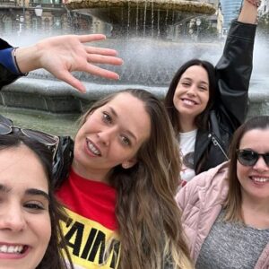 Sara Cecília Instagram - Do 1 ao 7 ✈️💕
.
.
.
#travel #travelgram #trip #viagem #trip #girlstrip #bilbao #españa