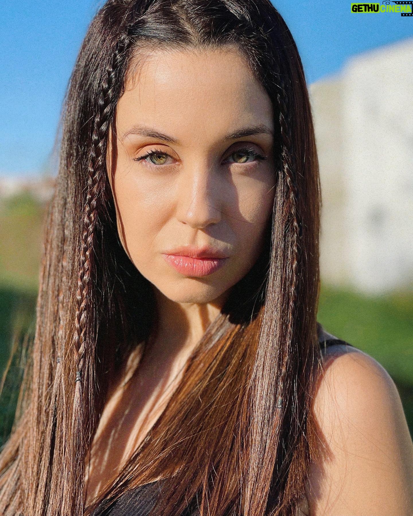 Sara Cecília - 3 Likes - hello september