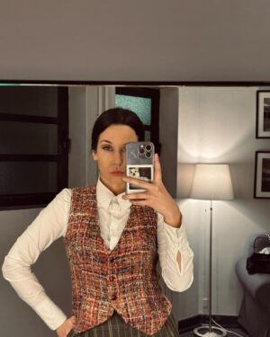 Sara Cecília Instagram - Characters backstage 2023 
1. short film
2. tv series
3. theater play 
4. una actriz trabajando en España 
5. just another selftape